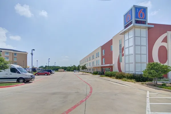 Photo 1 - Motel 6 Roanoke, TX - Northlake - Speedway