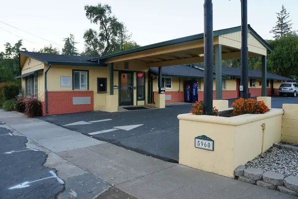Photo 1 - Lakeview Inn Lucerne