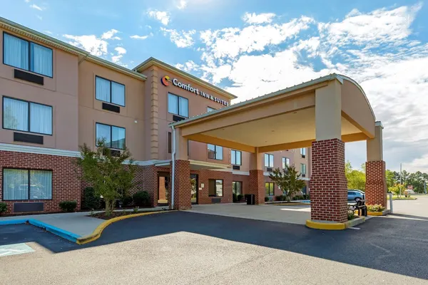 Photo 1 - Comfort Inn & Suites Cambridge