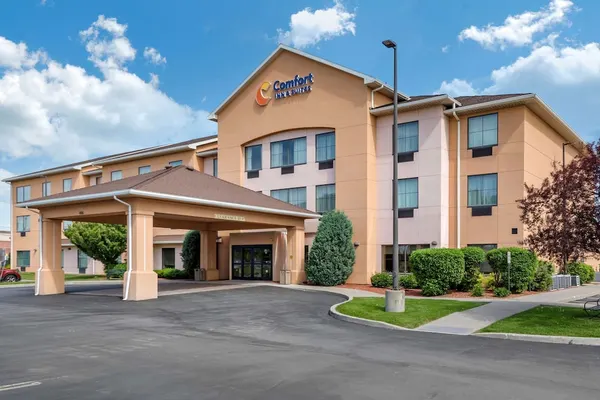 Photo 1 - Comfort Inn & Suites Farmington - Victor