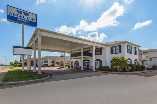 Photo 1 - Angel Inn Near IMAX, a Travelodge by Wyndham