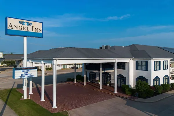 Photo 1 - Angel Inn Near IMAX, a Travelodge by Wyndham