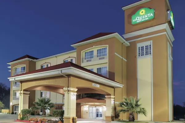 Photo 1 - La Quinta Inn & Suites by Wyndham Corsicana