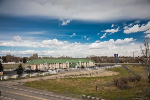 Photo 1 - Motel 6 Idaho Falls, ID - Snake River