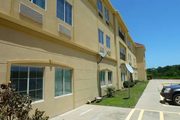 Photo 1 - Americas Best Value Inn & Suites Gun Barrel City