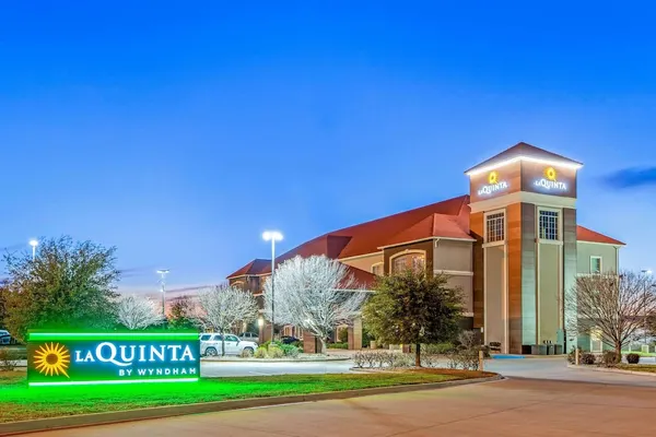 Photo 1 - La Quinta Inn & Suites by Wyndham Eastland