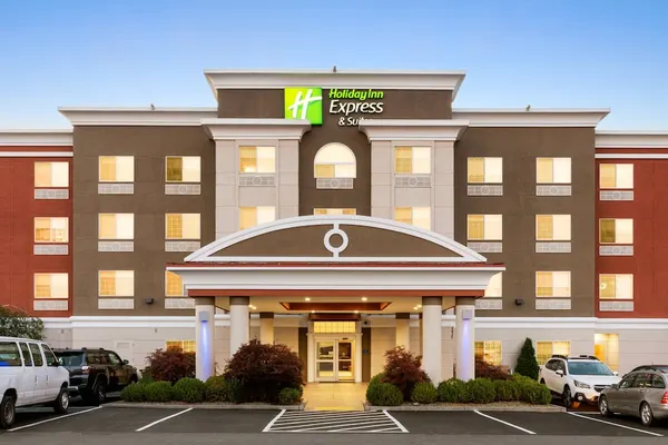 Photo 1 - Holiday Inn Express & Suites Klamath Falls Central by IHG