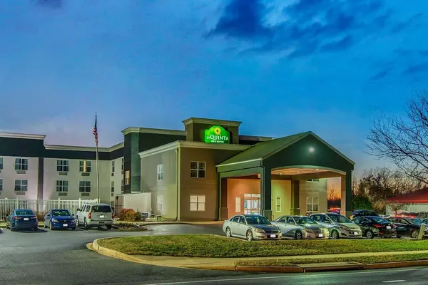 Photo 1 - La Quinta Inn & Suites by Wyndham Lexington Park - Patuxent