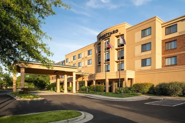 Photo 1 - Courtyard by Marriott Richmond North