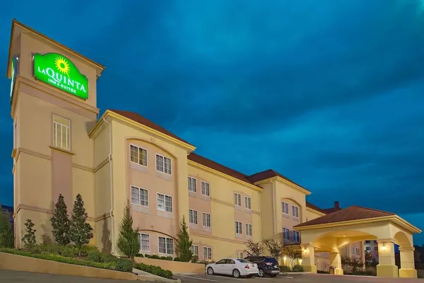 Photo 1 - La Quinta Inn & Suites by Wyndham Vicksburg