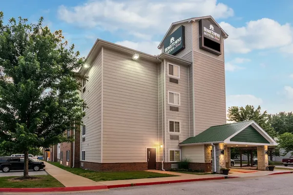 Photo 1 - HomeTowne Studios & Suites by Red Roof Bentonville