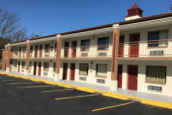 Photo 1 - Red Roof Inn Memphis -  Airport