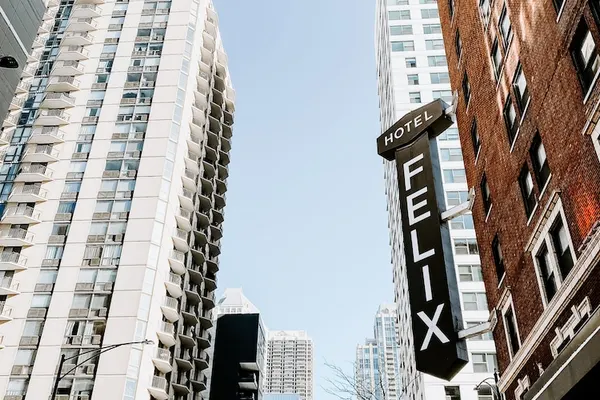 Photo 1 - Hotel Felix River North/Magnificent Mile