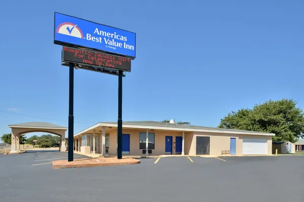 Photo 1 - Americas Best Value Inn Lubbock E