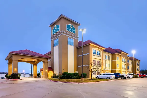 Photo 1 - La Quinta Inn & Suites by Wyndham Longview North