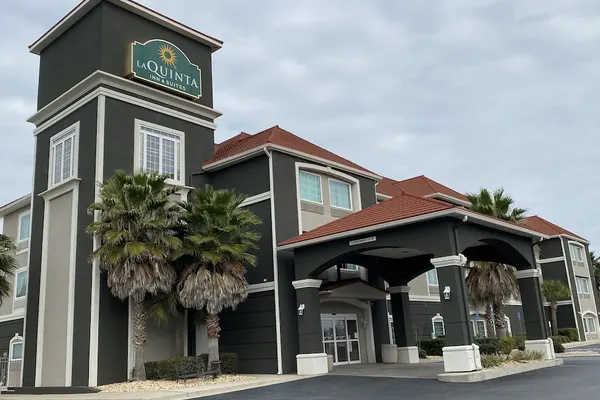 Photo 1 - La Quinta Inn & Suites by Wyndham Kingsland/Kings Bay