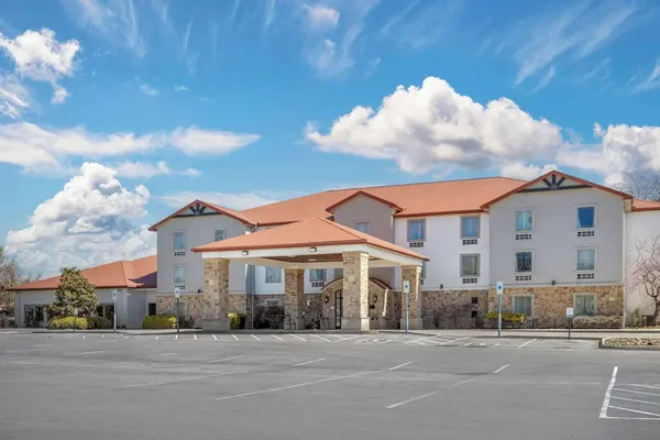 Photo 1 - Quality Inn and Suites Monterey, TN - Crossville, TN