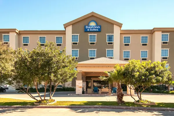 Photo 1 - Days Inn & Suites by Wyndham San Antonio near Frost Bank Center