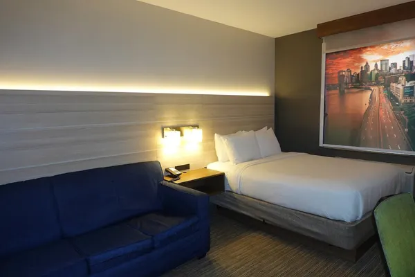 Photo 1 - Country Inn & Suites by Radisson, Staten Island