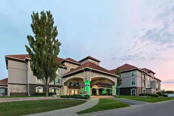 Photo 1 - La Quinta Inn & Suites by Wyndham Olathe