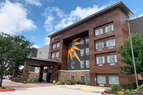 Photo 1 - La Quinta Inn and Suites by Wyndham Schertz-San Antonio-Selma