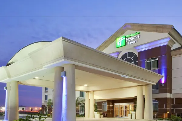 Photo 1 - Holiday Inn Express & Suites Dinuba West by IHG
