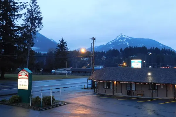 Photo 1 - Packwood Inn