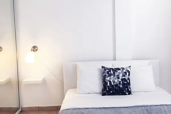 Photo 1 - Boulevard 403