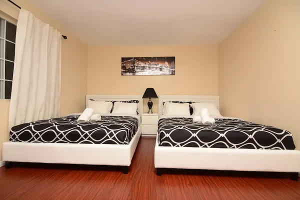 Photo 1 - Hollywood Luxury Double bedrooms