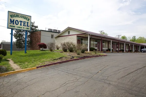 Photo 1 - Highlander Motel