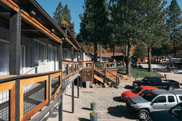 Photo 1 - Summit View Inn