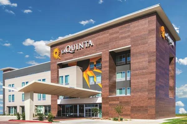 Photo 1 - La Quinta Inn & Suites by Wyndham Richmond-Sugarland