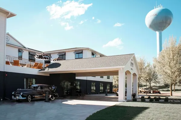Photo 1 - The Inn Hotel Lake Okoboji, an Ascend Collection Hotel