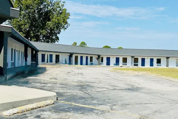 Photo 1 - Ross Motel