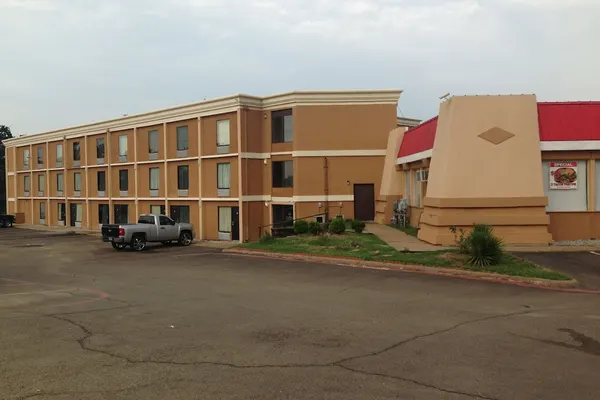 Photo 1 - Executive Inn