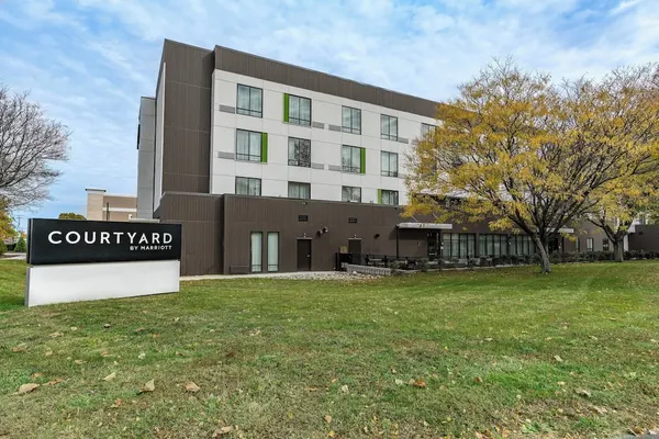 Photo 1 - Courtyard by Marriott West Springfield