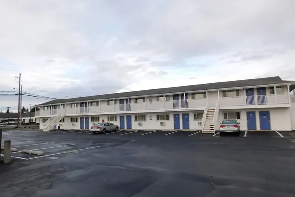 Photo 1 - Motel 6 Burlington, WA