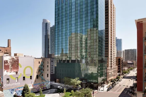 Photo 1 - Hilton Garden Inn Chicago Downtown South Loop