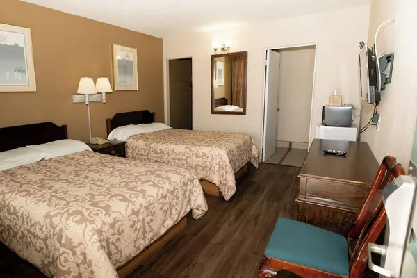 Photo 1 - Budget Inn
