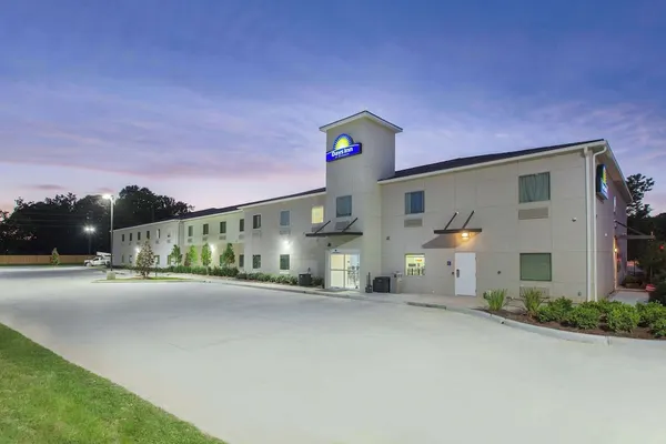 Photo 1 - Days Inn by Wyndham Baton Rouge Airport