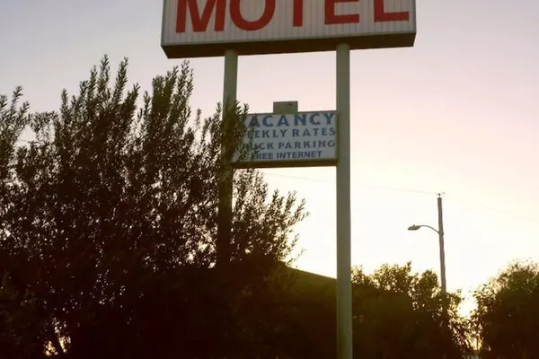 Photo 1 - Victoria Motel