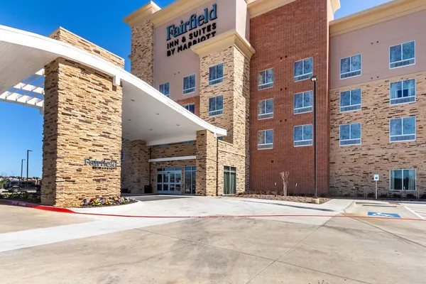 Photo 1 - Fairfield Inn & Suites by Marriott Dallas Arlington South