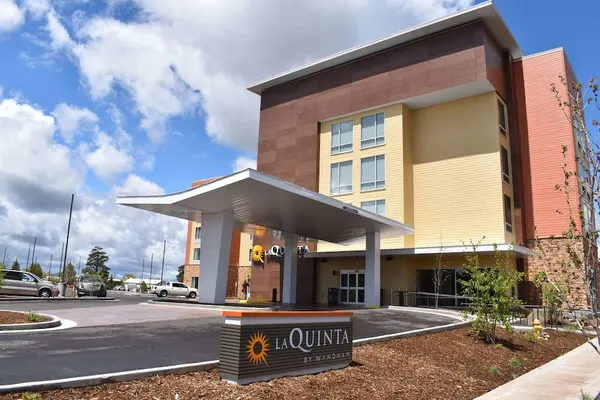 Photo 1 - La Quinta Inn & Suites by Wyndham Flagstaff East I-40