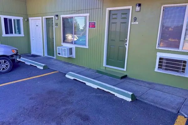 Photo 1 - Chalet Motel