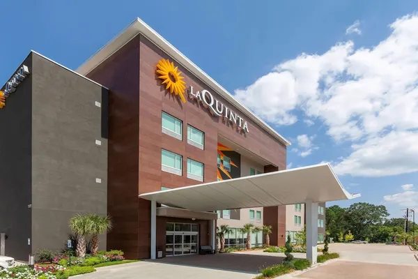 Photo 1 - La Quinta Inn & Suites by Wyndham Lafayette Oil Center