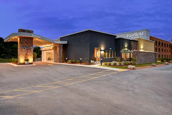 Photo 1 - Fairfield Inn & Suites by Marriott Milwaukee North