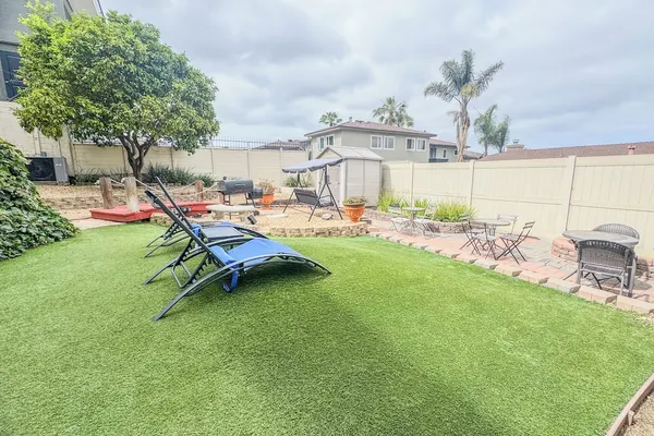 Photo 1 - Private vacation home with free parking!