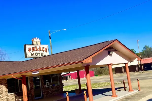 Photo 1 - Palace Motel