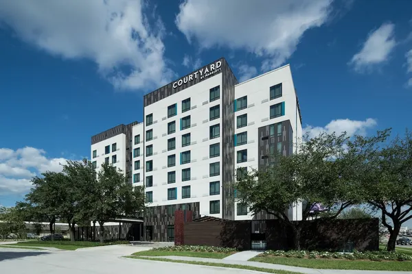 Photo 1 - Courtyard by Marriott Houston Heights/I-10