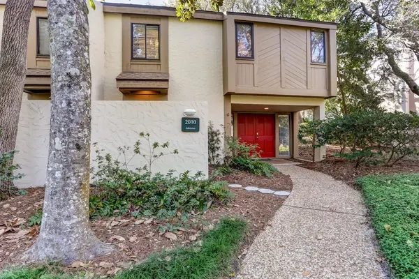 Photo 1 - Private vacation home with free parking!
